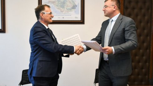 UGOVOR O DUALNOM OBRAZOVANJU: Studenti Fakulteta tehničkih nauka u Novom Sadu na praksi u Vodama Vojvodine UGOVOR O DUALNOM OBRAZOVANJU: Studenti Fakulteta tehničkih nauka u Novom Sadu na praksi u Vodama Vojvodine