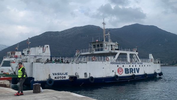 НАПЛАЋИВАЛИ ВАТРОГАСЦИМА И ХИТНОЈ ПОМОЋИ: На Каменарима више нема трајеката пријатеља Мила Ђукановића, од 2004. зарадили милионе НАПЛАЋИВАЛИ ВАТРОГАСЦИМА И ХИТНОЈ ПОМОЋИ: На Каменарима више нема трајеката пријатеља Мила Ђукановића, од 2004. зарадили милионе