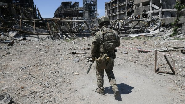 РУСКИ НАПАДИ РАЗОРИЛИ ВОЈНУ ИНДУСТРИЈУ УКРАЈИНЕ: Шмигаљ - Оштећено 37 фабрика наменске производње РУСКИ НАПАДИ РАЗОРИЛИ ВОЈНУ ИНДУСТРИЈУ УКРАЈИНЕ: Шмигаљ - Оштећено 37 фабрика наменске производње