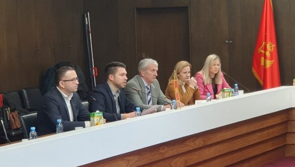 ЈАКОВ ЗАЧИКАВА МИЛА: Нове варнице у самом финишу предаје кандидатура за председничке изборе у Црној Гори ЈАКОВ ЗАЧИКАВА МИЛА: Нове варнице у самом финишу предаје кандидатура за председничке изборе у Црној Гори