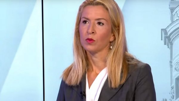 Тужитељка Савовић на политичком задатку у политичкој кампањи Тужитељка Савовић на политичком задатку у политичкој кампањи