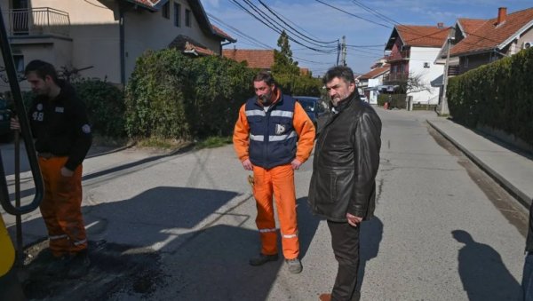ЈЕДНА УЛИЦА НА ПАЛИЛУЛИ БИЋЕ ПРОШИРЕНА: Путари започели сређивање Уздинске улице у Котежу ЈЕДНА УЛИЦА НА ПАЛИЛУЛИ БИЋЕ ПРОШИРЕНА: Путари започели сређивање Уздинске улице у Котежу