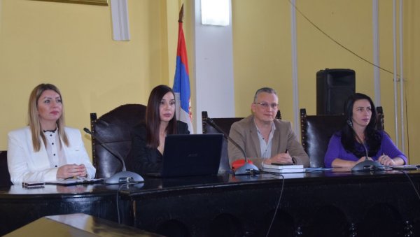 ЖРТВЕ ЈОШ УВЕК НЕ ПРЕПОЗНАЈУ ПРАВЕ УЗРОКЕ НАСИЉА У ПОРОДИЦИ: Свест још увек није на довољно високом нивоу (ФОТО) ЖРТВЕ ЈОШ УВЕК НЕ ПРЕПОЗНАЈУ ПРАВЕ УЗРОКЕ НАСИЉА У ПОРОДИЦИ: Свест још увек није на довољно високом нивоу (ФОТО)