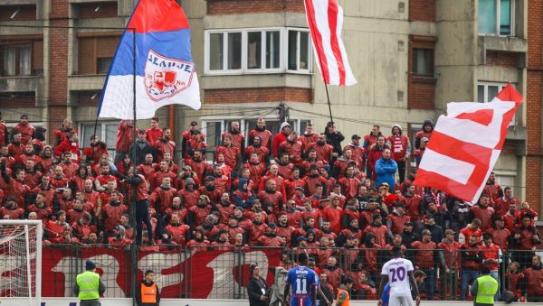 У УКРАЈИНИ РАТ, А У СРБИЈИ... Делије посебном кореографијом обележиле годину дана сукоба Русије и Украјине У УКРАЈИНИ РАТ, А У СРБИЈИ... Делије посебном кореографијом обележиле годину дана сукоба Русије и Украјине