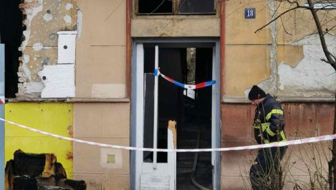 JEZIVE SCENE NA MESTU EKSPLOZIJE U ZEMUNU: Izvaljeni prozori i vrata, dve devojčice u Tiršovoj (FOTO) JEZIVE SCENE NA MESTU EKSPLOZIJE U ZEMUNU: Izvaljeni prozori i vrata, dve devojčice u Tiršovoj (FOTO)