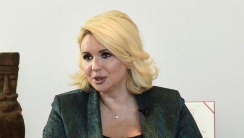 DECA SU MOTIV DA SE VIŠE I BOLJE RADI : Ministarka Kisić posetila desetočlanu porodicu Lazić u Bečeju DECA SU MOTIV DA SE VIŠE I BOLJE RADI : Ministarka Kisić posetila desetočlanu porodicu Lazić u Bečeju