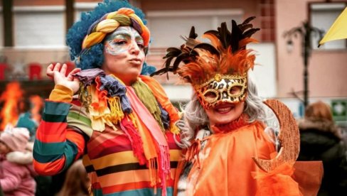 SVILAJNČANI OTERALI ZIMU: Povodom Belih poklada održan karneval pod maskama (FOTO) SVILAJNČANI OTERALI ZIMU: Povodom Belih poklada održan karneval pod maskama (FOTO)
