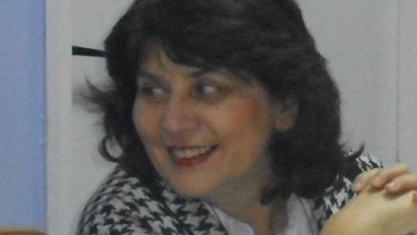 ТРСТЕНИЧАНИ НЕ МОГУ ДА ПРЕЖАЛЕ ЈЕДНУ ЖЕНУ: Преминула дугогодишња директорка школе, потресне поруке преплавиле друштвене мреже ТРСТЕНИЧАНИ НЕ МОГУ ДА ПРЕЖАЛЕ ЈЕДНУ ЖЕНУ: Преминула дугогодишња директорка школе, потресне поруке преплавиле друштвене мреже