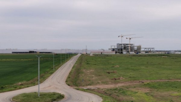 НОВА РАДНА МЕСТА ЗА 1. 200 РАДНИКА: Инђија и у овој години наставља развој и привлачење нових инвестиција НОВА РАДНА МЕСТА ЗА 1. 200 РАДНИКА: Инђија и у овој години наставља развој и привлачење нових инвестиција
