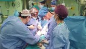 AORTU ZAMENILI KROZ GRUDNI KOŠ: Tehnika prvi put primenjena u ovom delu sveta AORTU ZAMENILI KROZ GRUDNI KOŠ: Tehnika prvi put primenjena u ovom delu sveta