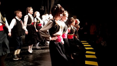 ISTOČNO SARAJEVO SLOŽNO ZA MAGDALENU (8): U sali Kulturnog centra održan humanitarni koncert za pomoć bolesnoj devojčici ISTOČNO SARAJEVO SLOŽNO ZA MAGDALENU (8): U sali Kulturnog centra održan humanitarni koncert za pomoć bolesnoj devojčici