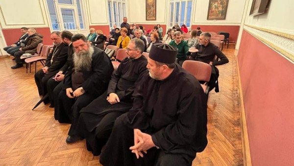 ХУМАНИТАРНА ПРОМОЦИЈА ФИЛМА КАРАВАН ДУХОВНОСТИ“: Прикупили 400 евра за српску гимназију у Темишвару ХУМАНИТАРНА ПРОМОЦИЈА ФИЛМА КАРАВАН ДУХОВНОСТИ“: Прикупили 400 евра за српску гимназију у Темишвару