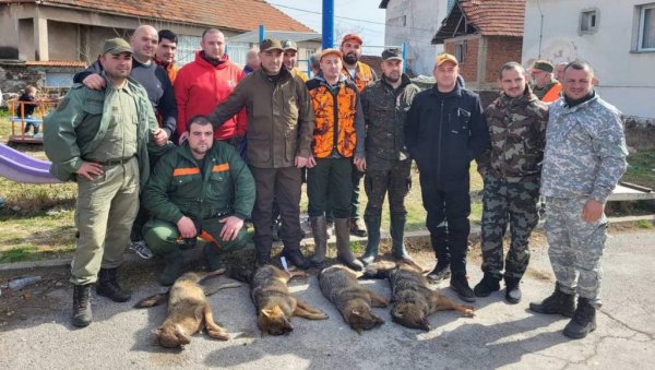 ПРОГЛАШЕНИ НАЈБОЉИ ЛОВЦИ: Организована традицонална „Шакалијада“ у Нишу ПРОГЛАШЕНИ НАЈБОЉИ ЛОВЦИ: Организована традицонална „Шакалијада“ у Нишу