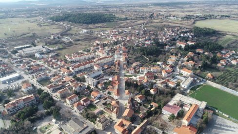 ZAUSTAVLJENO OTIMANJE SRPSKE IMOVINE U BENKOVCU: Šta se dešava sa davanjem u zakup i prodajom njiva i vinograda na koje je upisana Hrvatska ZAUSTAVLJENO OTIMANJE SRPSKE IMOVINE U BENKOVCU: Šta se dešava sa davanjem u zakup i prodajom njiva i vinograda na koje je upisana Hrvatska