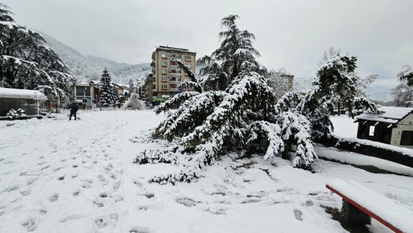 ПОСЛЕ 24 САТА ДОБИЛИ СТРУЈУ: У Пријепољу проглашена ванредна ситуација, боре се да би санирали последице невремена ПОСЛЕ 24 САТА ДОБИЛИ СТРУЈУ: У Пријепољу проглашена ванредна ситуација, боре се да би санирали последице невремена