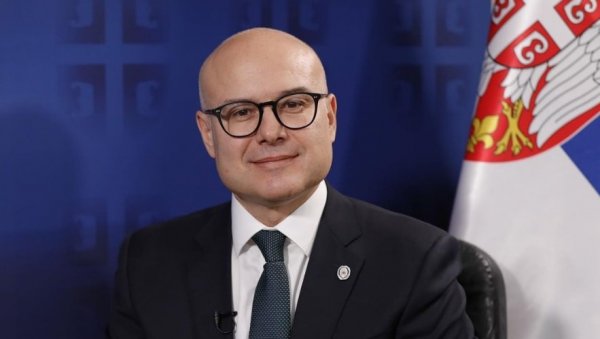 МИНИСТАР ОДБРАНЕ НАЈАВИО ИНВЕСТИЦИЈЕ У НАМЕНСКУ ИНДУСТРИЈУ: Председник Вучић тражио да 20 посто производње иде у нашу војску (ФОТО) МИНИСТАР ОДБРАНЕ НАЈАВИО ИНВЕСТИЦИЈЕ У НАМЕНСКУ ИНДУСТРИЈУ: Председник Вучић тражио да 20 посто производње иде у нашу војску (ФОТО)