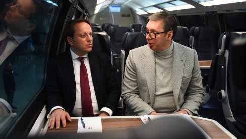 SASTANAK ZAKAZAN ZA 17 SATI: Vučić danas sa evropskim komesarom za proširenje Varheljijem SASTANAK ZAKAZAN ZA 17 SATI: Vučić danas sa evropskim komesarom za proširenje Varheljijem