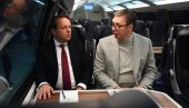 SASTANAK ZAKAZAN ZA 17 SATI: Vučić danas sa evropskim komesarom za proširenje Varheljijem