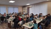 ОСНОВЦИ МАЈСТОРИ ШАХА: Ђаци ОШ Рада Миљковић бриљирали на градском такмичењу (ФОТО) ОСНОВЦИ МАЈСТОРИ ШАХА: Ђаци ОШ Рада Миљковић бриљирали на градском такмичењу (ФОТО)
