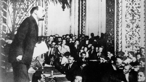 KOD VOĐE REVOLUCIJE: Lenjinova biografija iz pera pisca i kritičara Lava Danilkina KOD VOĐE REVOLUCIJE: Lenjinova biografija iz pera pisca i kritičara Lava Danilkina
