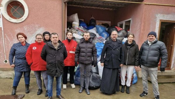 СРБИ ИЗ РУМУНИЈЕ ПОМАЖУ ТУРСКОЈ И СИРИЈИ: Верници на позив цркве прикупили новац и пакете хране СРБИ ИЗ РУМУНИЈЕ ПОМАЖУ ТУРСКОЈ И СИРИЈИ: Верници на позив цркве прикупили новац и пакете хране