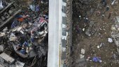 ЈОШ ЧЕТИРИ ТЕЛА ИЗВУЧЕНА ИЗ СМРСКАНОГ ВОЗА: Број жртава несреће у Грчкој порастао на 47 ЈОШ ЧЕТИРИ ТЕЛА ИЗВУЧЕНА ИЗ СМРСКАНОГ ВОЗА: Број жртава несреће у Грчкој порастао на 47