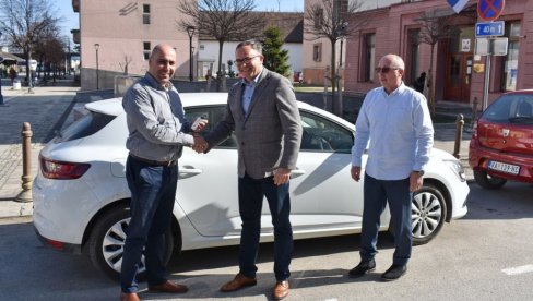 DA LAKŠE DOĐU DO NAJSTARIJIH KORISNIKA: Lajkovcu i Mionici automobili za negovateljice DA LAKŠE DOĐU DO NAJSTARIJIH KORISNIKA: Lajkovcu i Mionici automobili za negovateljice
