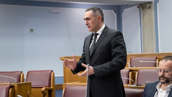 НОВИ ПЕГЛА СТАРИ ЗАЈАМ: На наплату стиже 470 милиона кредита, Закон омогућава задуживање још 500 милиона до краја године НОВИ ПЕГЛА СТАРИ ЗАЈАМ: На наплату стиже 470 милиона кредита, Закон омогућава задуживање још 500 милиона до краја године