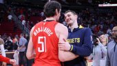 SRPSKI POZDRAV U NBA: Marjanović prvi čestitao Jokiću na neverovatnom dostignuću (VIDEO) SRPSKI POZDRAV U NBA: Marjanović prvi čestitao Jokiću na neverovatnom dostignuću (VIDEO)