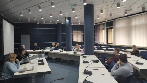 RAČUNI PO ZAKONU, ALI KUĆE NISU: I ove, prve srede u mesecu, Novosađani se žalili gradskoj Komisiji za predstavke RAČUNI PO ZAKONU, ALI KUĆE NISU: I ove, prve srede u mesecu, Novosađani se žalili gradskoj Komisiji za predstavke