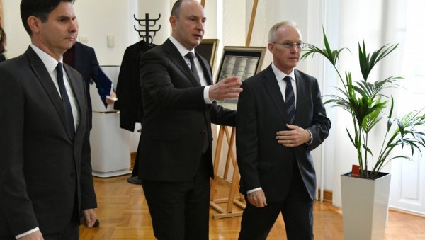ГРАДОНАЧЕЛНИК ЂУРИЋ ПРИМИО АБАСАДОРА БРАТУА: Мисија ОЕБС-а подржава важне пројекте Новог Сада ГРАДОНАЧЕЛНИК ЂУРИЋ ПРИМИО АБАСАДОРА БРАТУА: Мисија ОЕБС-а подржава важне пројекте Новог Сада