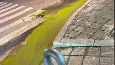 NEOBIČNA SCENA NA SLAVIJI: Beogradskom tekla zelena voda! NEOBIČNA SCENA NA SLAVIJI: Beogradskom tekla zelena voda!