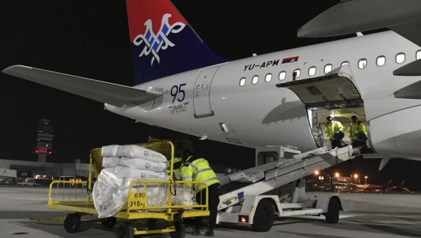 ПРИКУПИЛИ СМО ВИШЕ ОД 100 ТОНА ХРАНЕ: Србија послала први контингент хуманитарне помоћи Сирији (ФОТО) ПРИКУПИЛИ СМО ВИШЕ ОД 100 ТОНА ХРАНЕ: Србија послала први контингент хуманитарне помоћи Сирији (ФОТО)