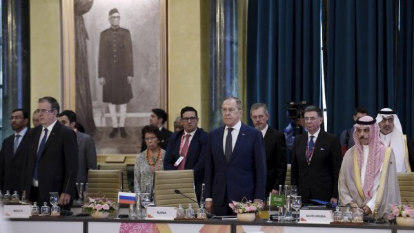 СРАМОТА, РАНИЈЕ НИЈЕ БИЛО РЕЧИ НИ О ЈУГОСЛАВИЈИ, НИ ИРАКУ! Лавров бесан због Самита Г20 - Сада се само Украјина помиње СРАМОТА, РАНИЈЕ НИЈЕ БИЛО РЕЧИ НИ О ЈУГОСЛАВИЈИ, НИ ИРАКУ! Лавров бесан због Самита Г20 - Сада се само Украјина помиње