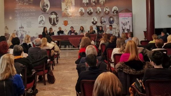 ВАКЦИНОМ ПРОТИВ БОЛЕСТИ: Трибина Заједно против рака грлића материце - ХПВ не! у Краљеву ВАКЦИНОМ ПРОТИВ БОЛЕСТИ: Трибина Заједно против рака грлића материце - ХПВ не! у Краљеву