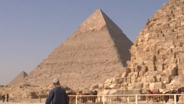 ПРЕД ИСТРАЖИВАЧИМА ВЕЛИКИ ПОСАО: Чему је служио новооткривени ходник у Кеопсовој пирамиди? (ВИДЕО) ПРЕД ИСТРАЖИВАЧИМА ВЕЛИКИ ПОСАО: Чему је служио новооткривени ходник у Кеопсовој пирамиди? (ВИДЕО)