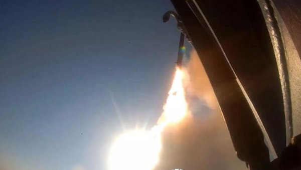 КАЛИБАР ЛАНСИРАН СА ПОДМОРНИЦЕ У ЈАПАНСКОМ МОРУ: Руско министарство објавило снимак - пројектил погађа означену мету (ВИДЕО) КАЛИБАР ЛАНСИРАН СА ПОДМОРНИЦЕ У ЈАПАНСКОМ МОРУ: Руско министарство објавило снимак - пројектил погађа означену мету (ВИДЕО)