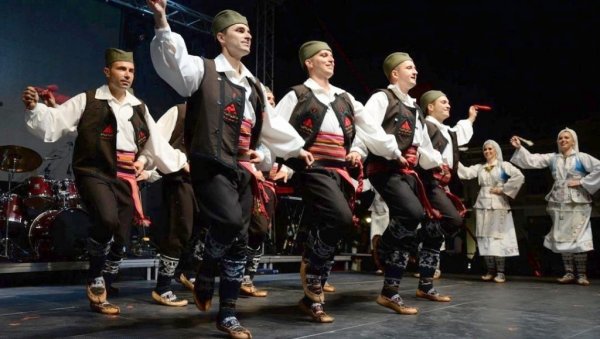 ПОВОДОМ 8. МАРТА: У Великом Градишту вечерас концерт „Дамама на дар“ ПОВОДОМ 8. МАРТА: У Великом Градишту вечерас концерт „Дамама на дар“