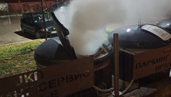 ПОЛУПОДЗЕМНИ КОНТЕЈНЕРИ ГОРЕЛИ НОЋАС У ВРАЊУ: Вандализам или неопрезност? ПОЛУПОДЗЕМНИ КОНТЕЈНЕРИ ГОРЕЛИ НОЋАС У ВРАЊУ: Вандализам или неопрезност?
