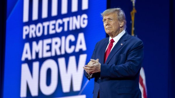 ТРАМП - ДОКУМЕНТЕ О ИРАНУ МИ ЈЕ ДАЛА ВОЈСКА: Бивши шеф Беле куће у аудио-снимку подсмевао се и Хилари Клинтон ТРАМП - ДОКУМЕНТЕ О ИРАНУ МИ ЈЕ ДАЛА ВОЈСКА: Бивши шеф Беле куће у аудио-снимку подсмевао се и Хилари Клинтон