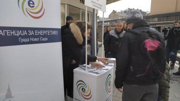 ШТЕДЉИВЕ СИЈАЛИЦЕ НА ДАР: Поклон Новосађанима поводом Светског дана енергетске ефикасности ШТЕДЉИВЕ СИЈАЛИЦЕ НА ДАР: Поклон Новосађанима поводом Светског дана енергетске ефикасности