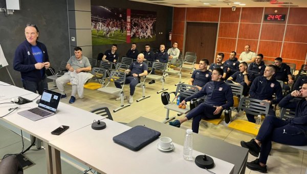 ЕДУКАЦИЈА У ФУДБАЛСКОМ САВЕЗУ СРБИЈЕ: Футсалери у борби против допинга ЕДУКАЦИЈА У ФУДБАЛСКОМ САВЕЗУ СРБИЈЕ: Футсалери у борби против допинга