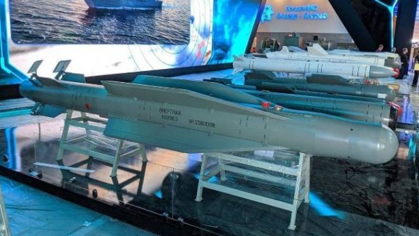 ПУКОВНИК СБУ КОСТЕНКО: Украјинске оружане снаге не могу да се носе са руским клизним бомбама (ВИДЕО) ПУКОВНИК СБУ КОСТЕНКО: Украјинске оружане снаге не могу да се носе са руским клизним бомбама (ВИДЕО)