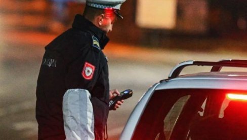 MLADIĆ POD DEJSTVOM ALKOHOLA ZAUSTAVLJEN U BORU: Maloletnik pijan vozio neregistrovanu frezu MLADIĆ POD DEJSTVOM ALKOHOLA ZAUSTAVLJEN U BORU: Maloletnik pijan vozio neregistrovanu frezu