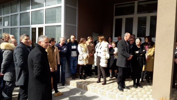 ПРОТЕСТ ИСПРЕД ОСНОВНОГ СУДА У ПЉЕВЉИМА: Судије, тужиоци и адвокати траже безбедније услове за рад (ФОТО) ПРОТЕСТ ИСПРЕД ОСНОВНОГ СУДА У ПЉЕВЉИМА: Судије, тужиоци и адвокати траже безбедније услове за рад (ФОТО)