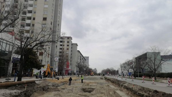 ПРИВРЕМЕНО ИЗМЕЊЕН РЕЖИМ САОБРАЋАЈА: Гради се кружна раскрсница у Булевару цара Лазара у Новом Саду