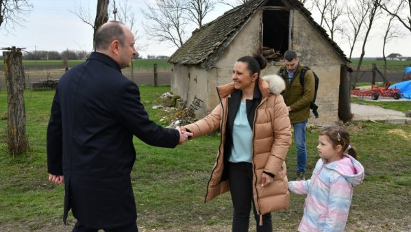 НА САЛАШУ СВЕ ОРГАНИК“: Породица Кузмановић у Ченеју узгаја здраву храну НА САЛАШУ СВЕ ОРГАНИК“: Породица Кузмановић у Ченеју узгаја здраву храну