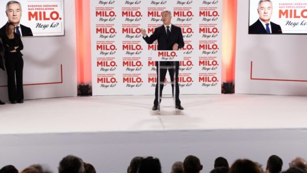 МИЛО ЂУКАНОВИЋ У АНДРИЈЕВИЦИ: Ривали - војводе, Црна Гора одбрањена од анексије (ФОТО) МИЛО ЂУКАНОВИЋ У АНДРИЈЕВИЦИ: Ривали - војводе, Црна Гора одбрањена од анексије (ФОТО)