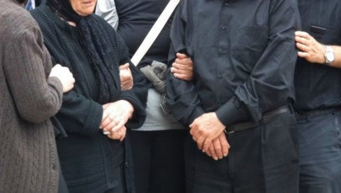 DOŠLO MI DA ODEM KUĆI Ženu iznenadio običaj na sahrani - pokrenula raspravu na mrežama DOŠLO MI DA ODEM KUĆI Ženu iznenadio običaj na sahrani - pokrenula raspravu na mrežama