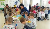 ЛИКОВНЕ РАДИОНИЦЕ ПРЕДШКОЛАЦА: Сутра у Параћину хуманитарна изложба дечјих радова (ФОТО) ЛИКОВНЕ РАДИОНИЦЕ ПРЕДШКОЛАЦА: Сутра у Параћину хуманитарна изложба дечјих радова (ФОТО)